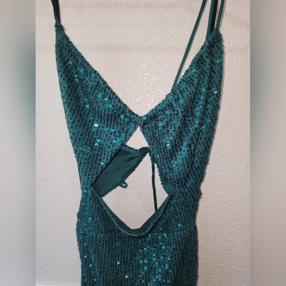 NWT Windsor Green Sequin Prom Gown Formal Dress High-Cut Side Slit, Floor-Length - Picture 3 of 13